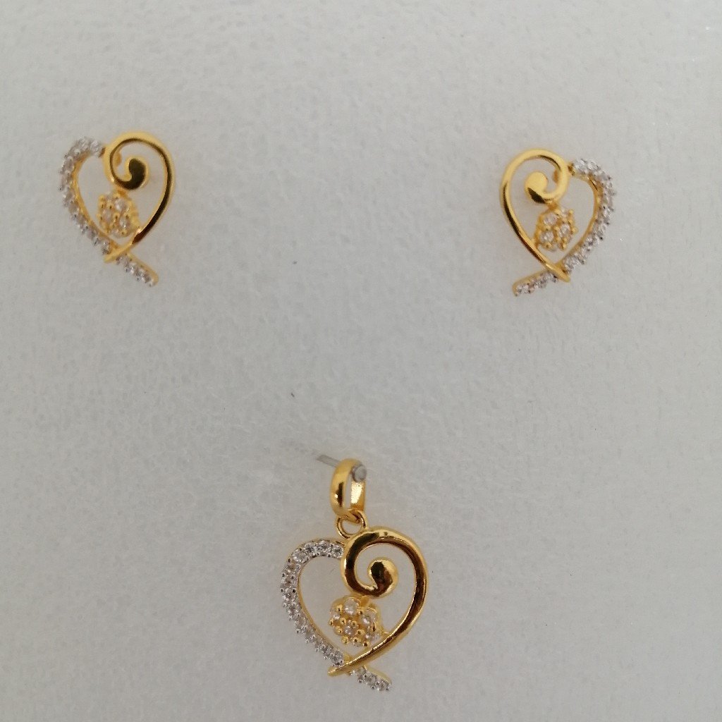 916 gold heart shep butty pendant set